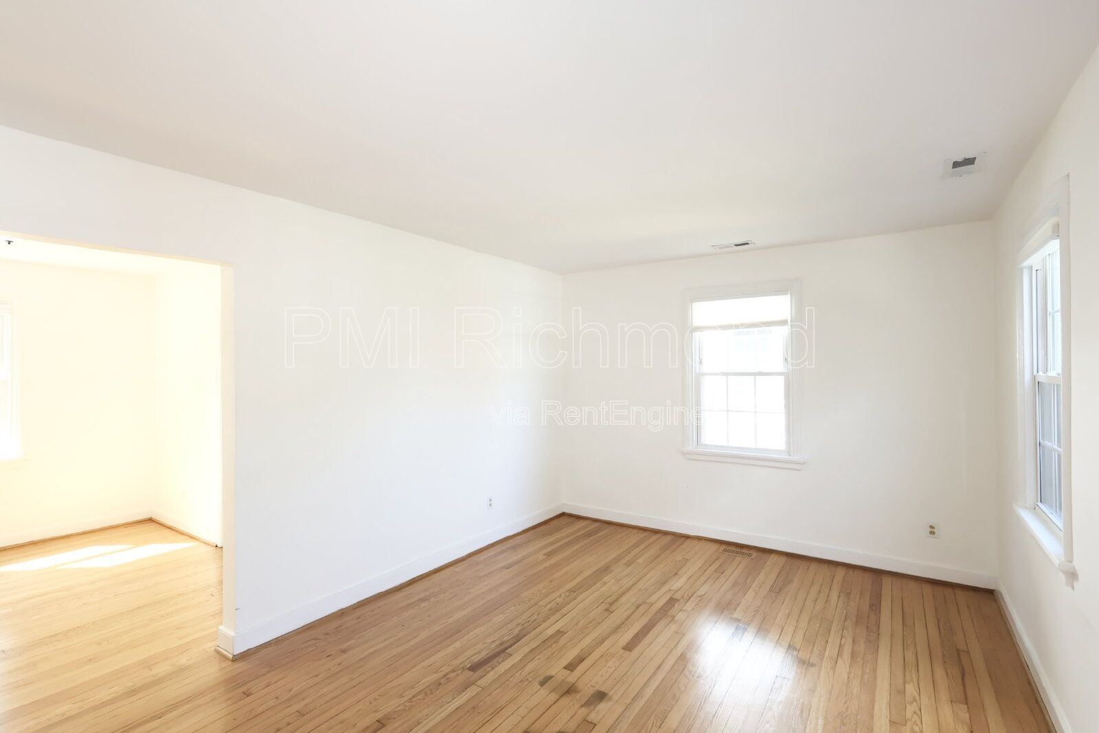 Cute & Cozy 2-Bed Retreat on Maple Avenue in Richmond! property image