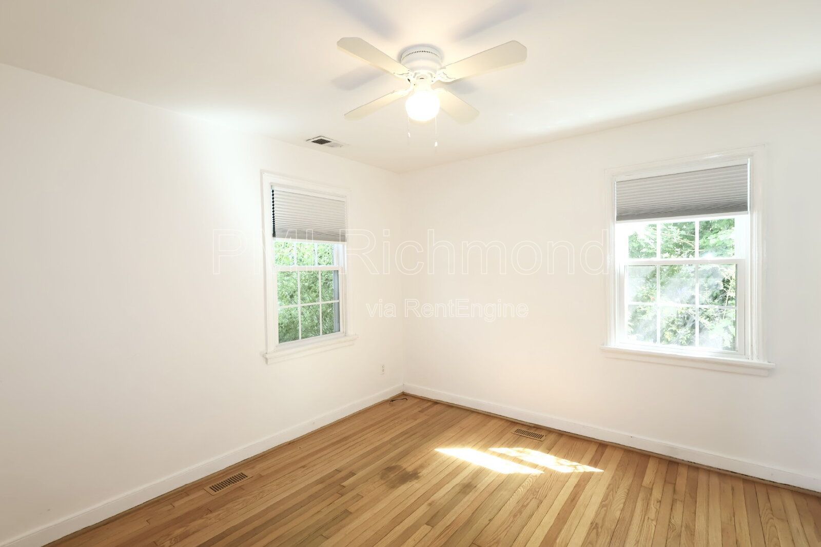 Cute & Cozy 2-Bed Retreat on Maple Avenue in Richmond! property image