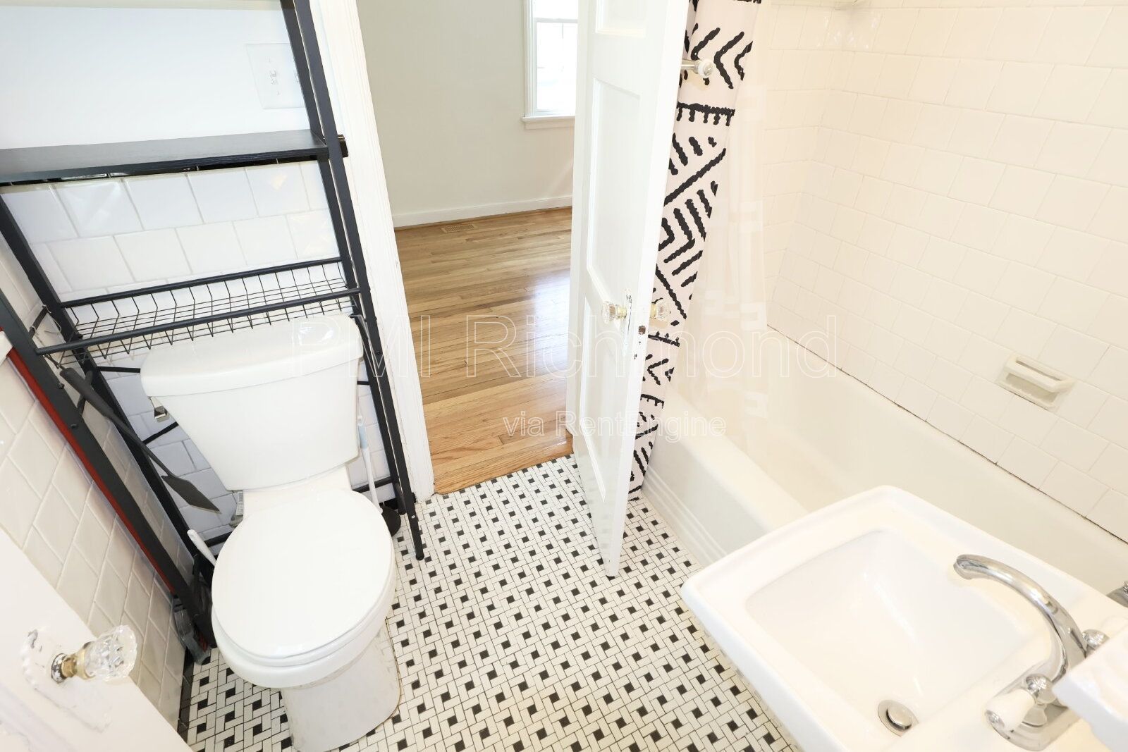 Cute & Cozy 2-Bed Retreat on Maple Avenue in Richmond! property image