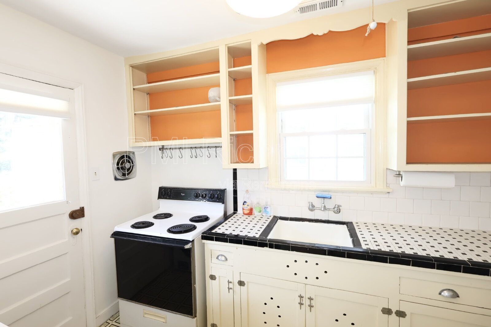 Cute & Cozy 2-Bed Retreat on Maple Avenue in Richmond! property image