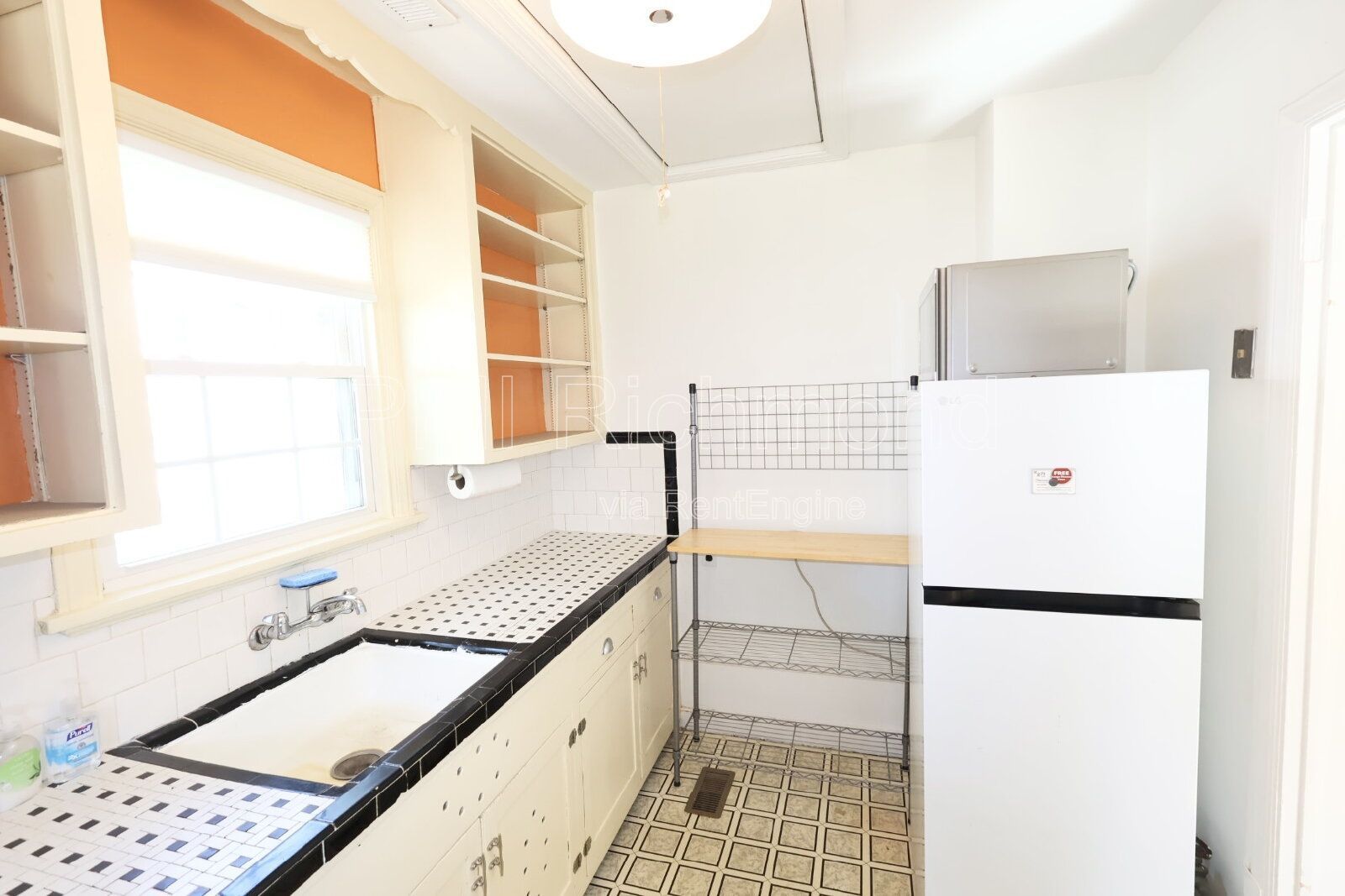 Cute & Cozy 2-Bed Retreat on Maple Avenue in Richmond! property image