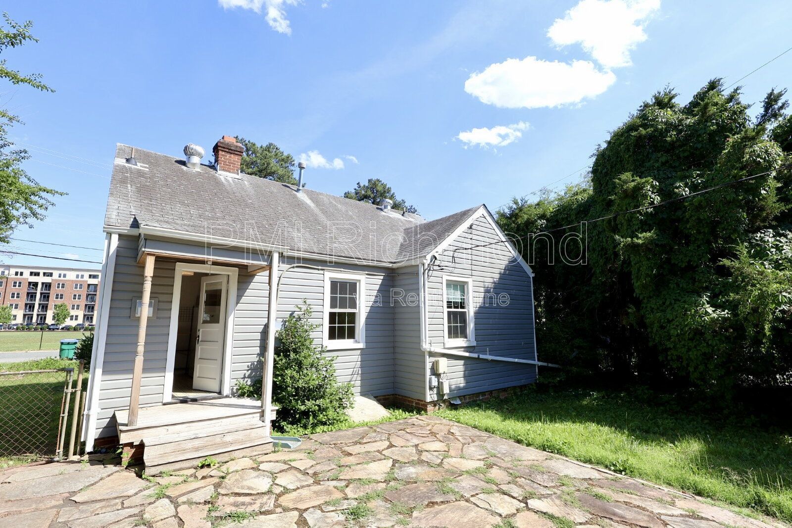 Cute & Cozy 2-Bed Retreat on Maple Avenue in Richmond! property image