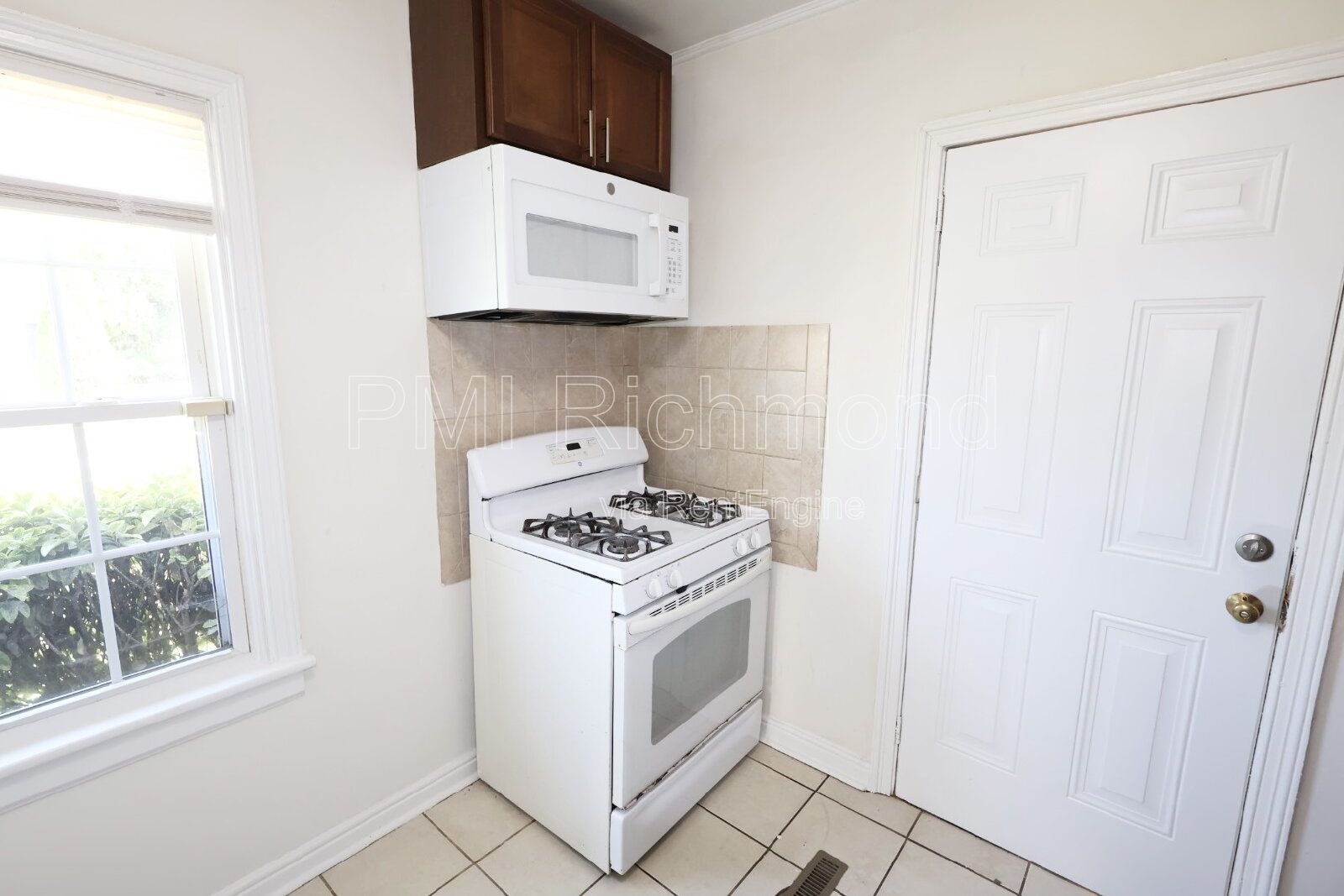 Fabulous Renovated 2-Bed, 1-Bath Bungalow in North Highland Park! property image