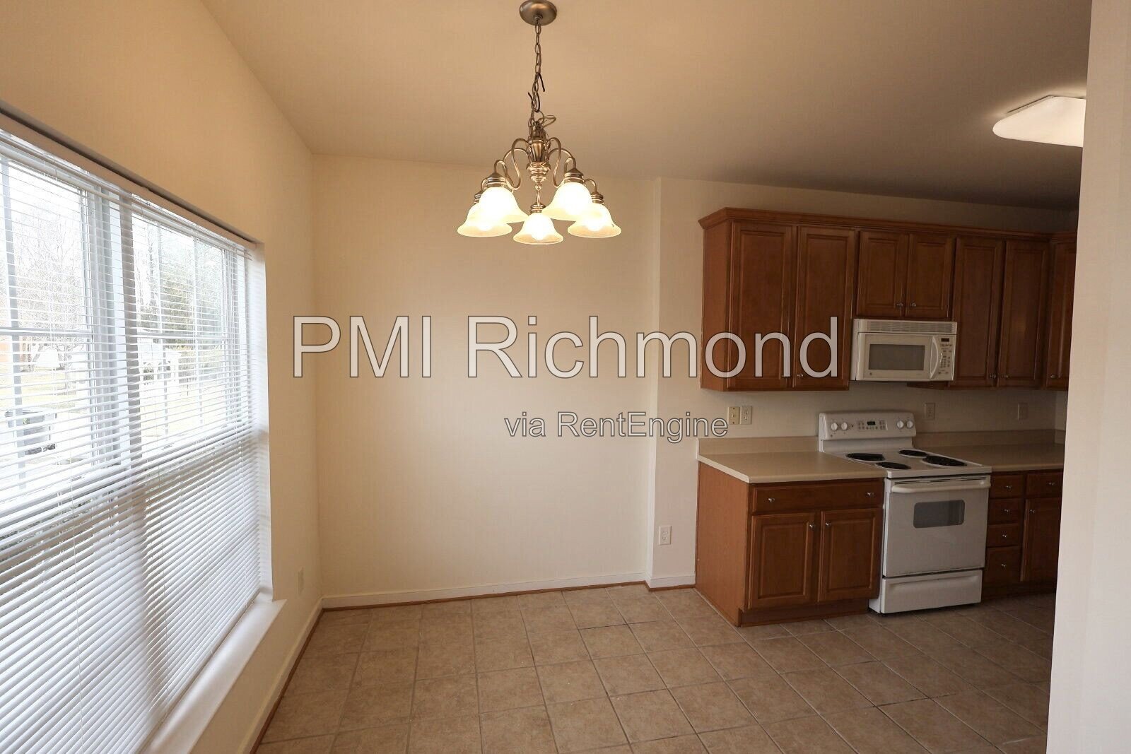 Spacious Townhouse in Townes at Shady Grove Subdivision! property image