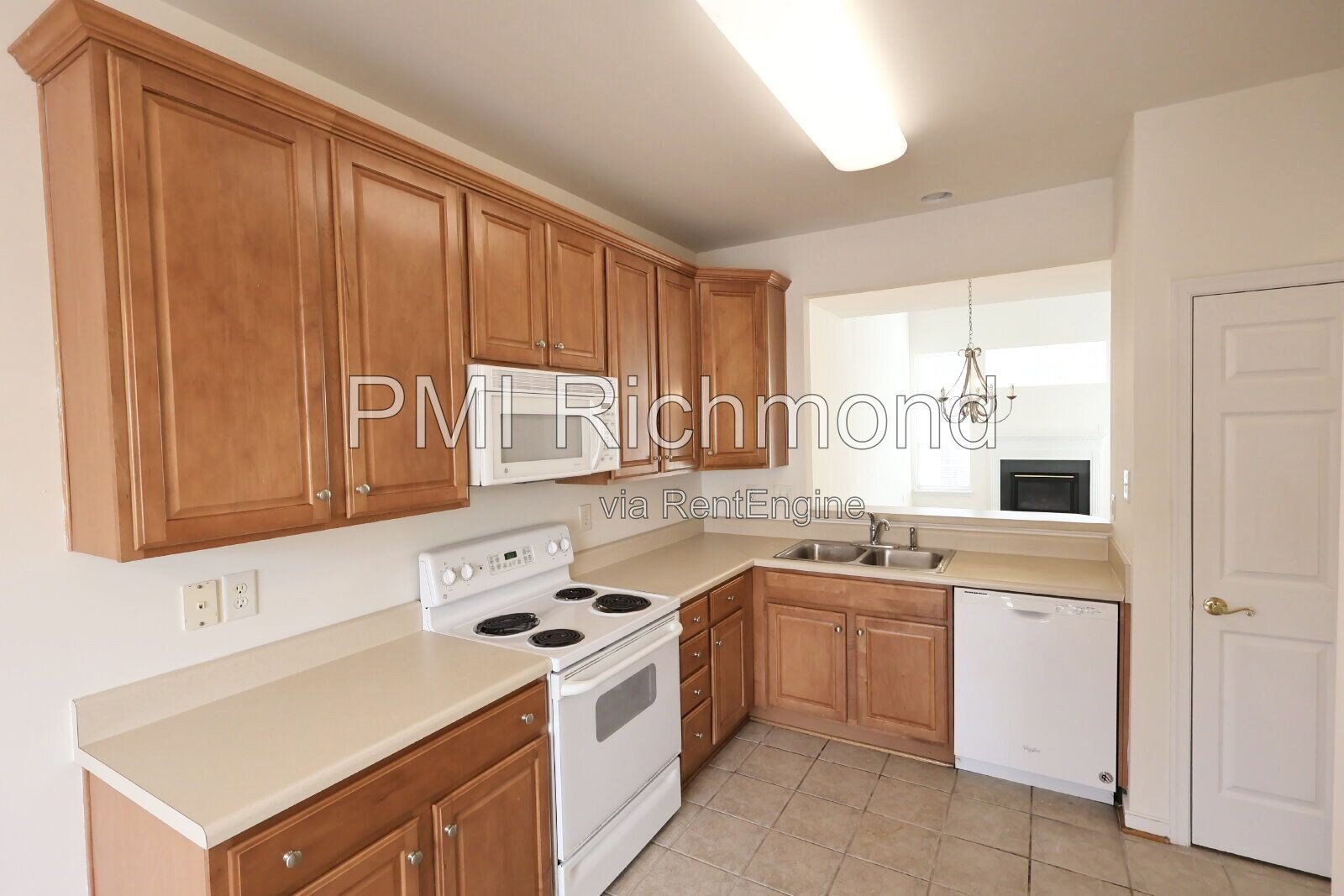 Spacious Townhouse in Townes at Shady Grove Subdivision! property image