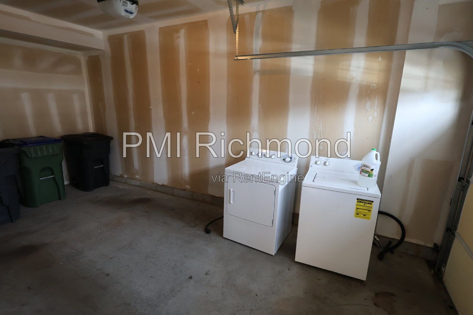 Spacious Townhouse in Townes at Shady Grove Subdivision! property image