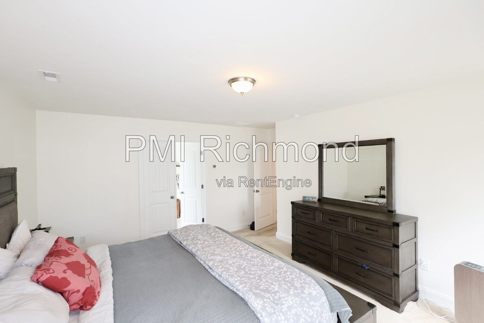 Stunning 4-Bed, 3-Bath Spacious Home in Woodlake! property image
