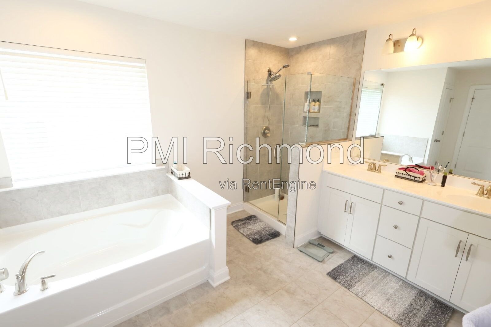 Stunning 4-Bed, 3-Bath Spacious Home in Woodlake! property image