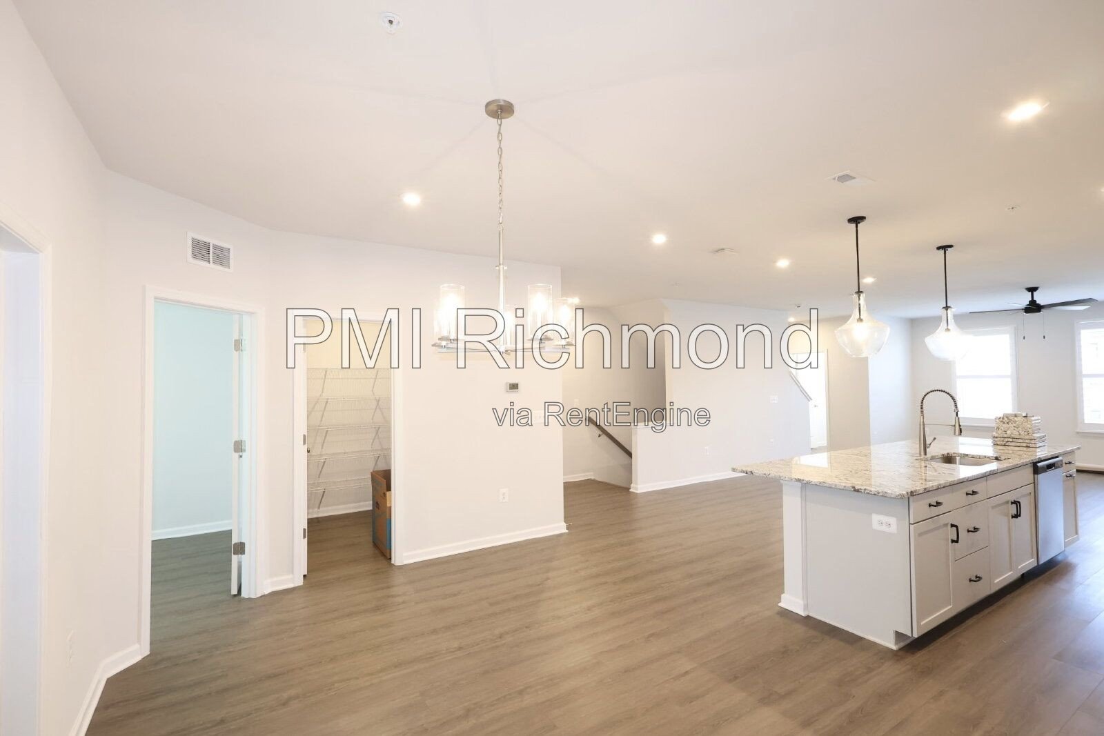 Stunning and Modern 3-Bed Townhome in Midlothian! property image
