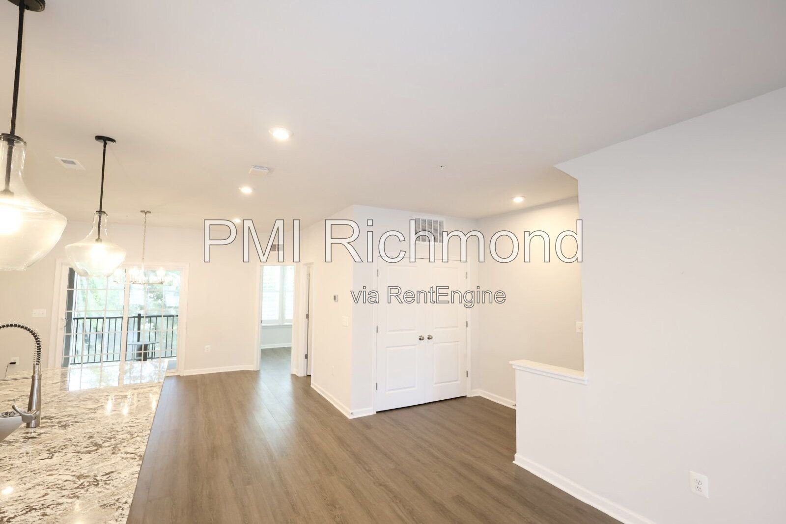 Stunning and Modern 3-Bed Townhome in Midlothian! property image