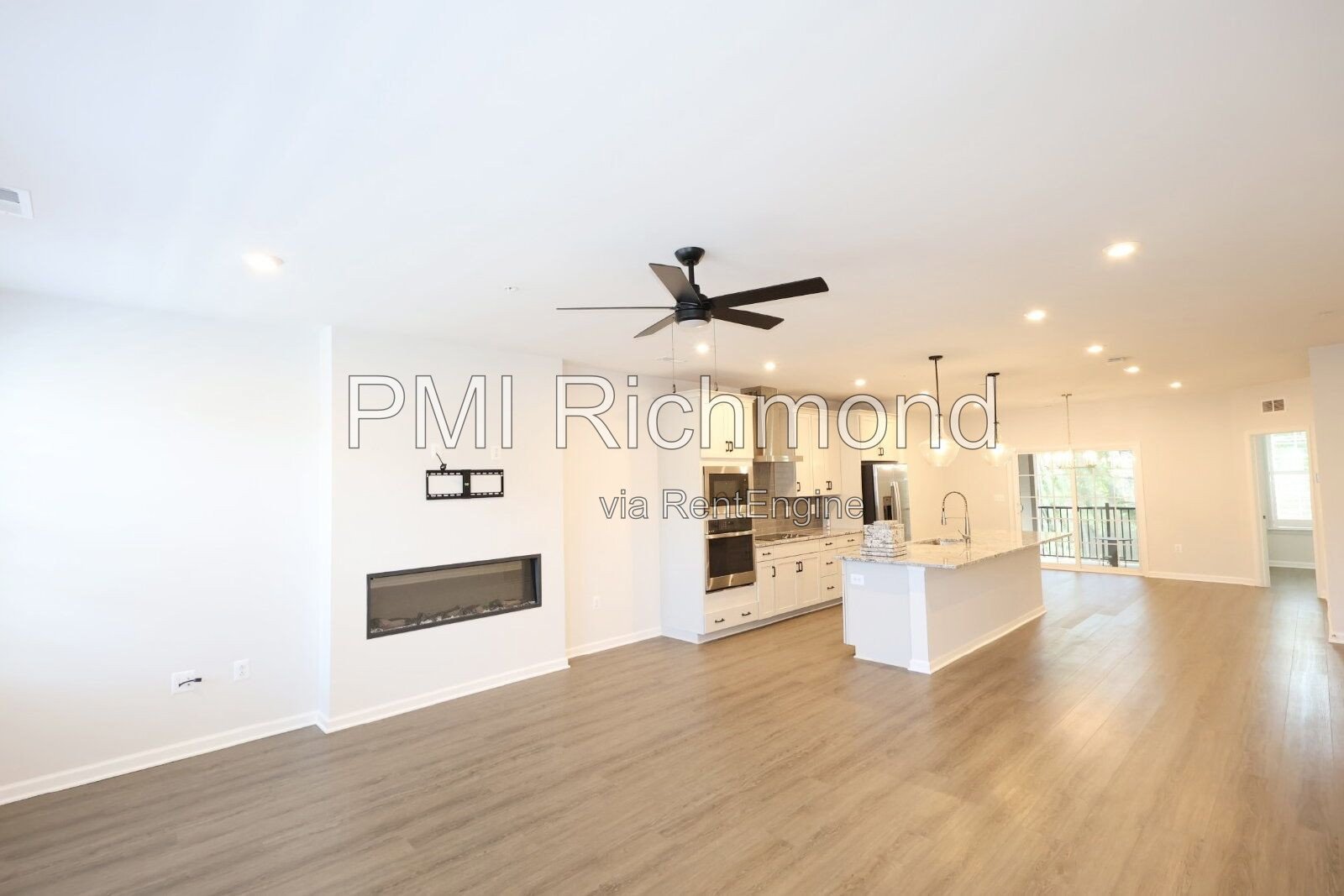 Stunning and Modern 3-Bed Townhome in Midlothian! property image