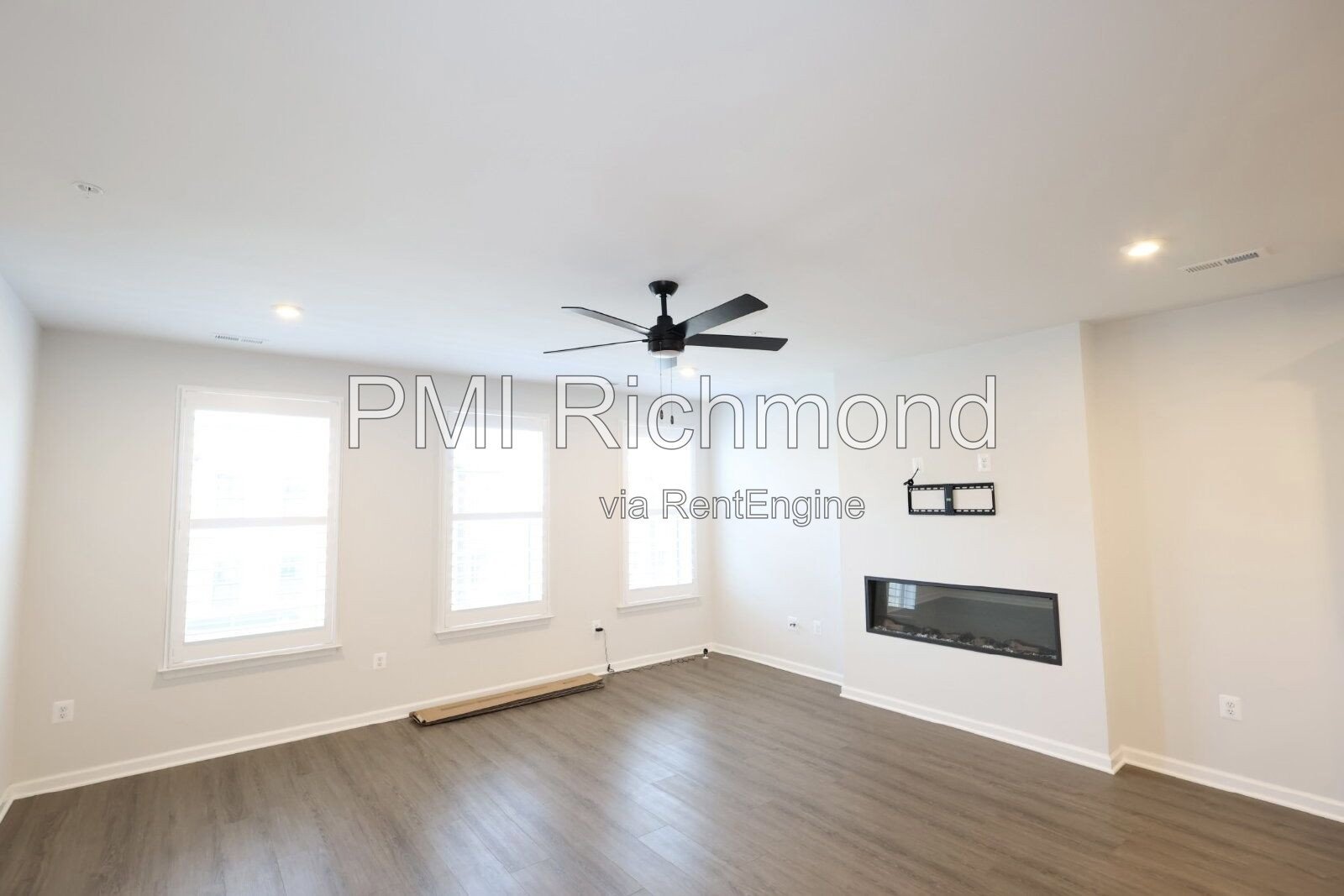 Stunning and Modern 3-Bed Townhome in Midlothian! property image
