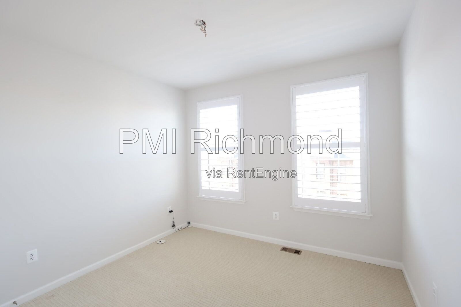 Stunning and Modern 3-Bed Townhome in Midlothian! property image