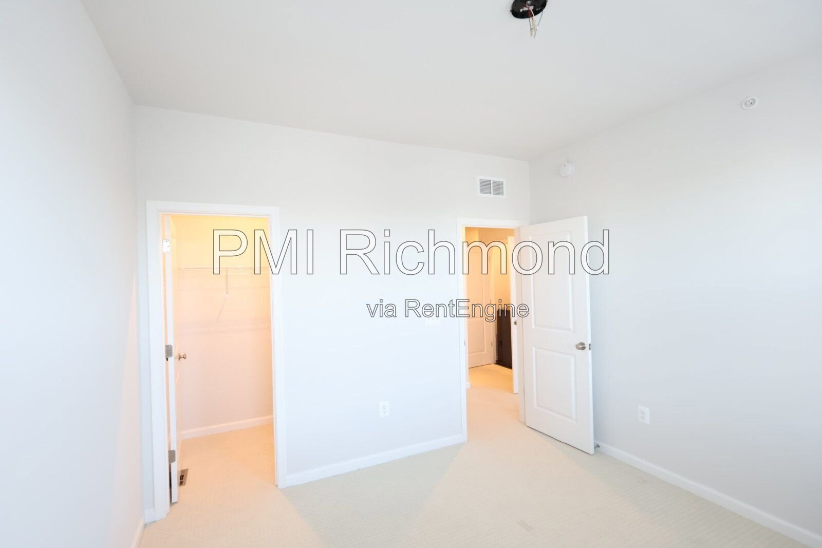 Stunning and Modern 3-Bed Townhome in Midlothian! property image