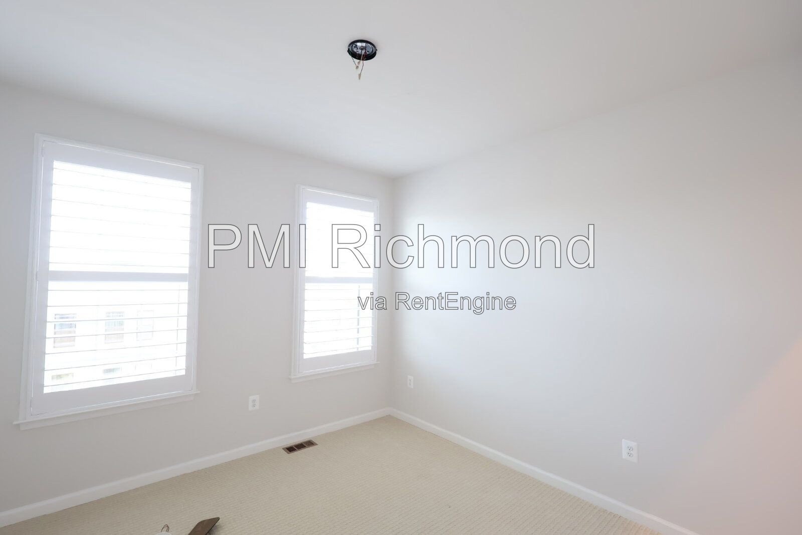 Stunning and Modern 3-Bed Townhome in Midlothian! property image