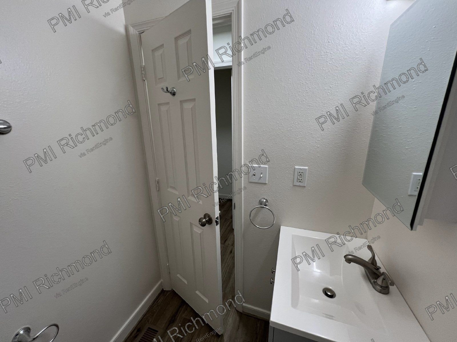 Desirable 2-Bedroom Corner Unit in The Villas Of Oakwood Community! property image