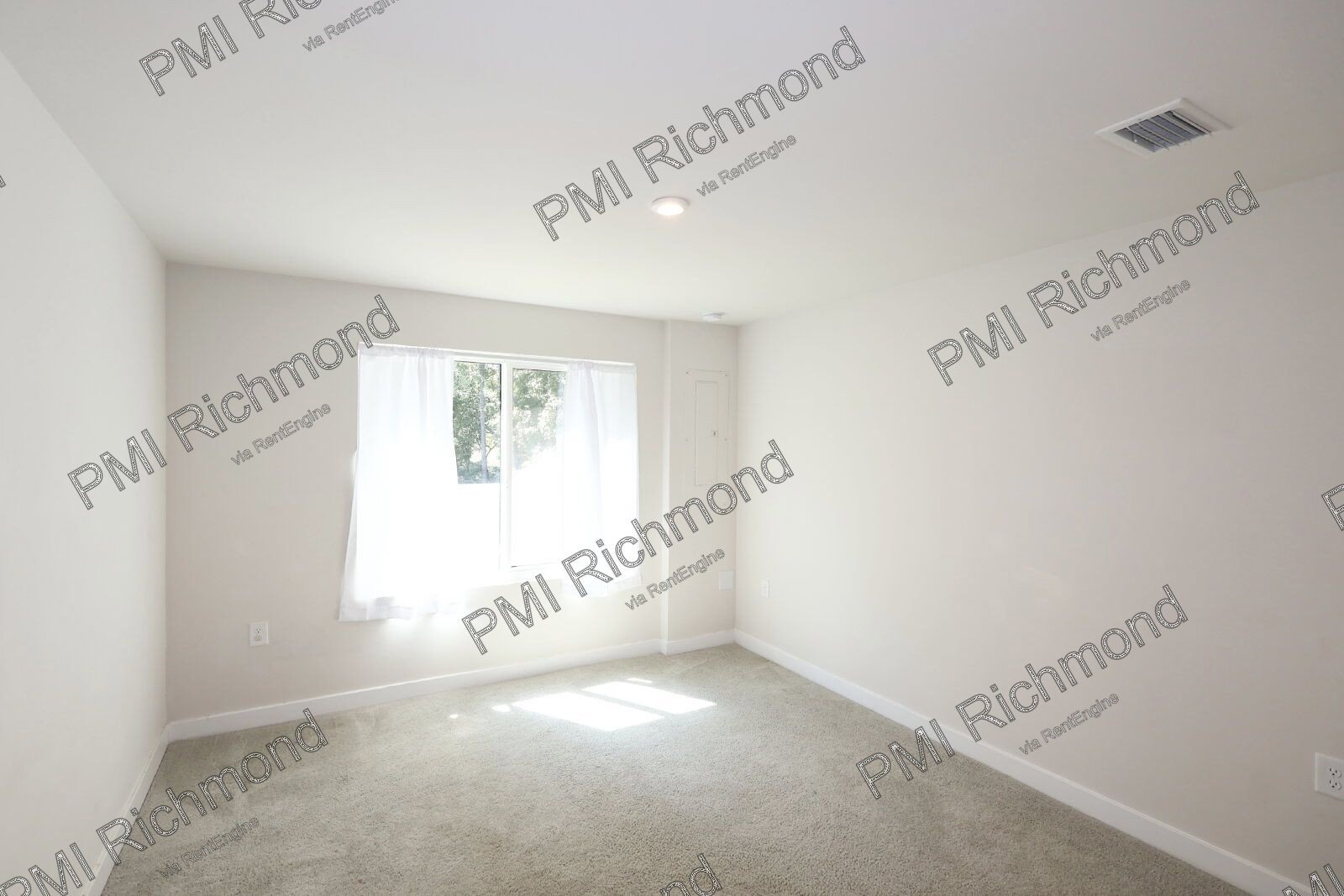 Discover Comfort and Style in This Spacious 3-Bed Townhouse in Chesterfield! property image