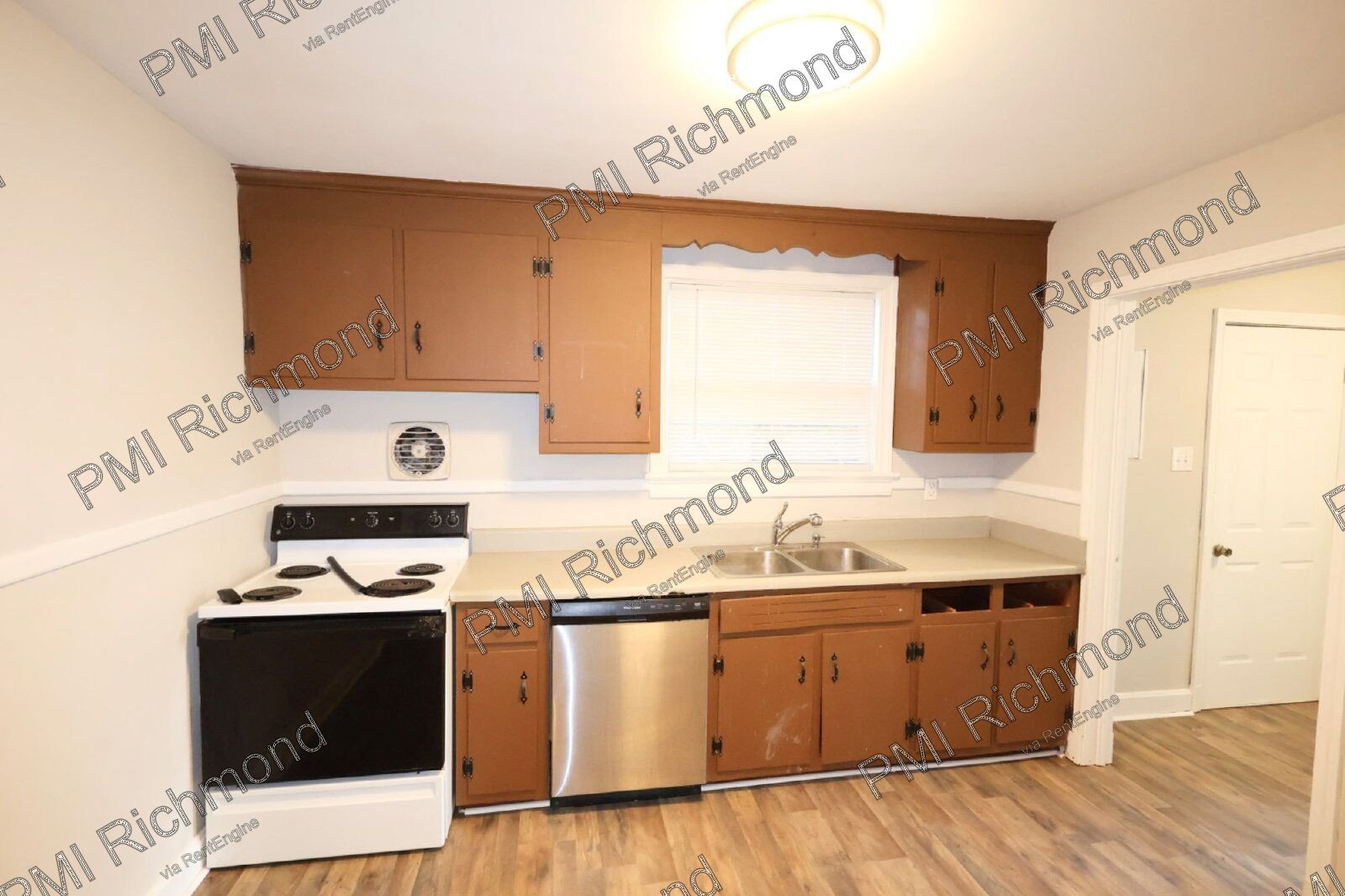 Charming 3-Bed Home with Brand New Flooring in Henrico! property image