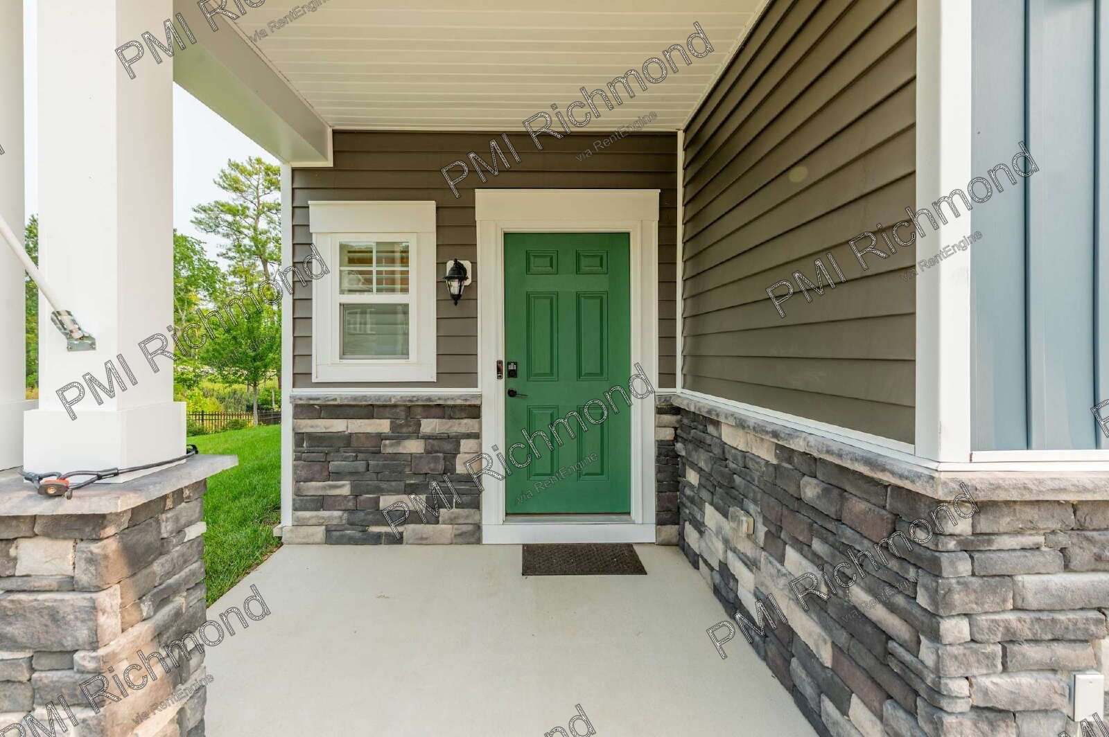 Gorgeous and Spacious 4-Bed Corner Unit Townhome in Moseley, VA! property image