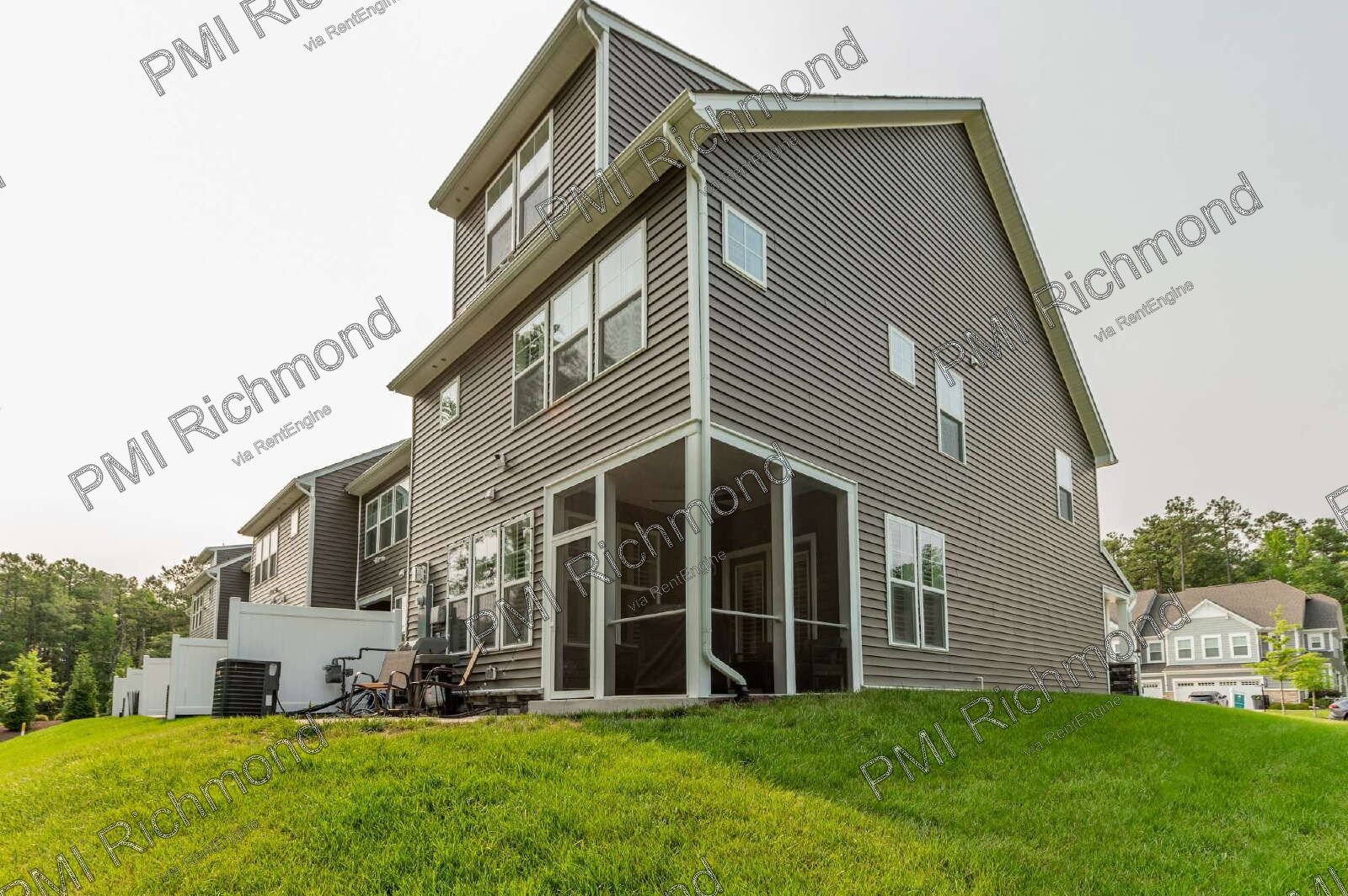 Gorgeous and Spacious 4-Bed Corner Unit Townhome in Moseley, VA! property image