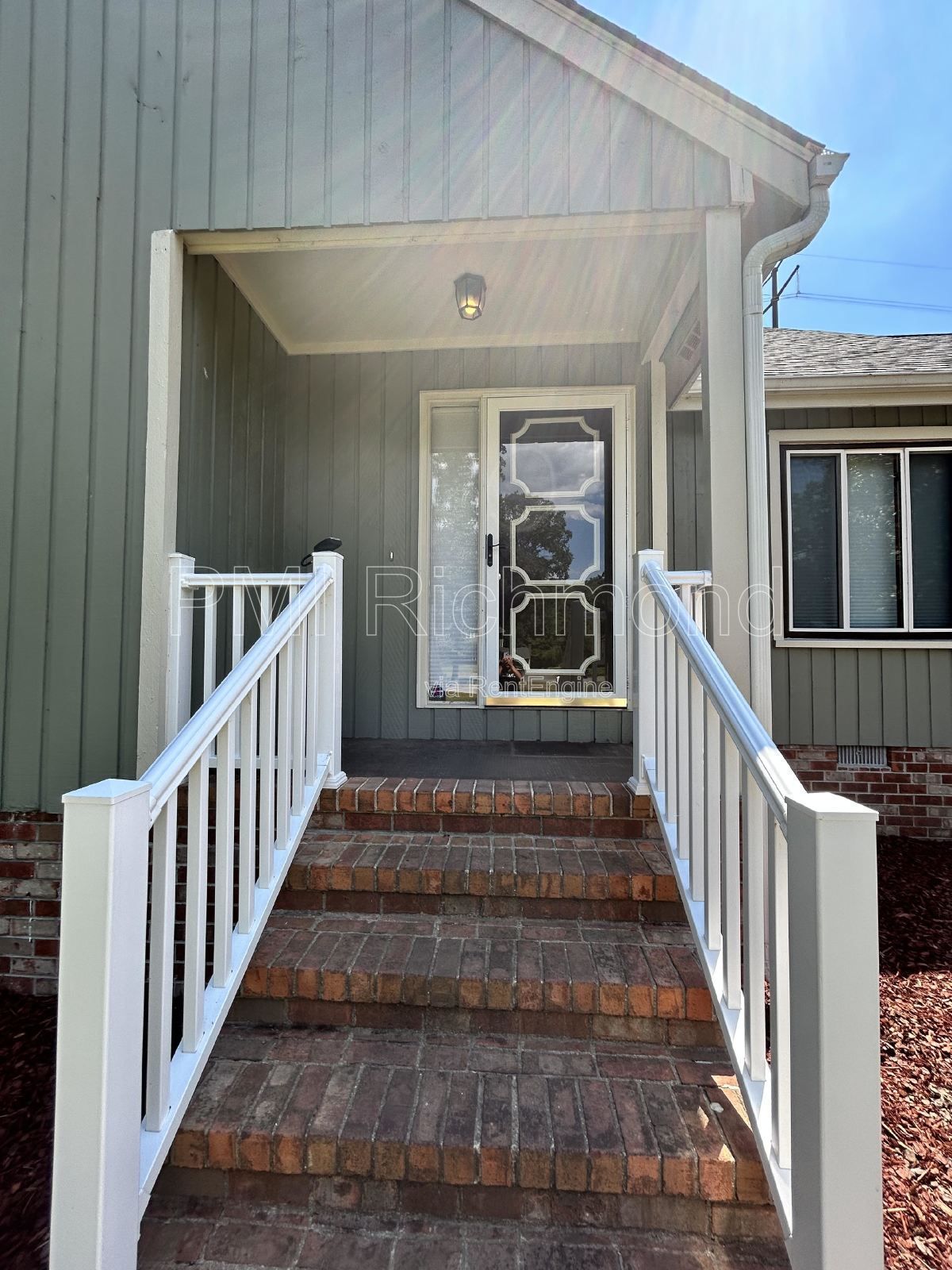 Single Family Contemporary Home in Colonial Heights! property image