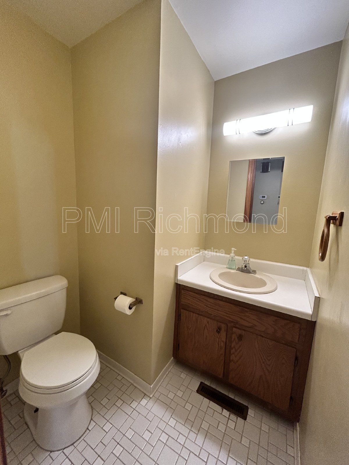 Single Family Contemporary Home in Colonial Heights! property image