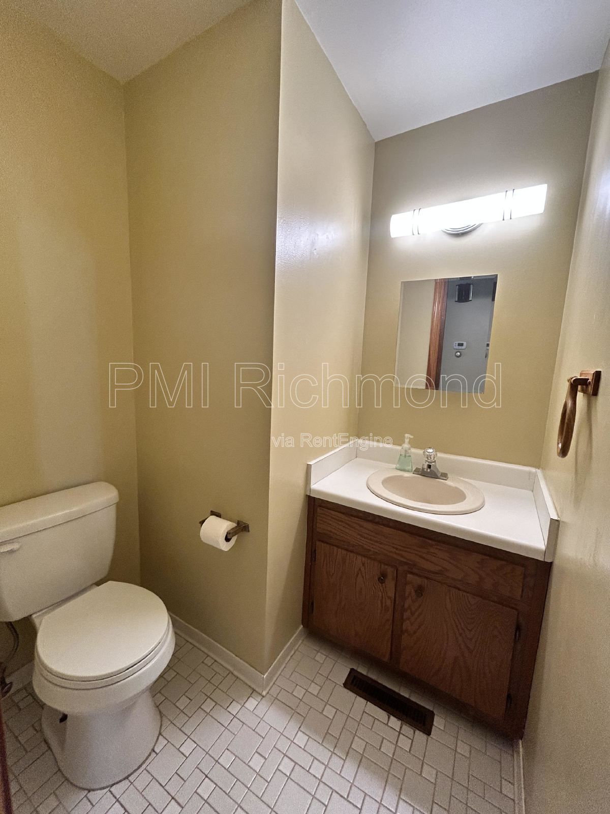 Single Family Contemporary Home in Colonial Heights! property image