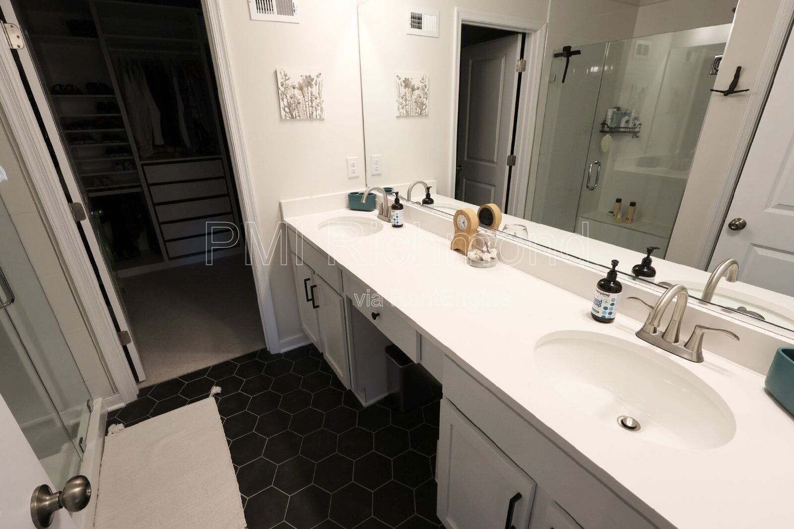 Stunning 2-Bed Condo with 2.5 Baths in the Heart of Richmond! property image