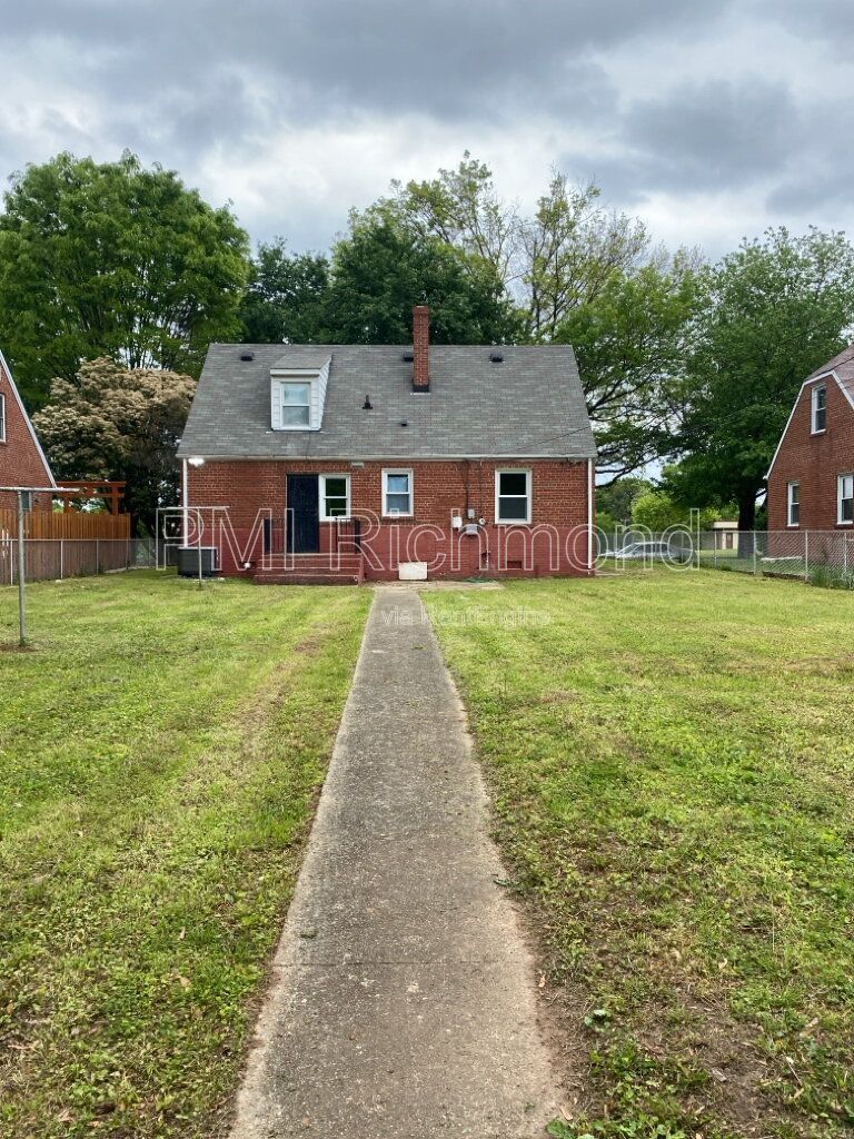 Amazing 4-Bed Home in Richmond, VA with Ample Space and Character! property image