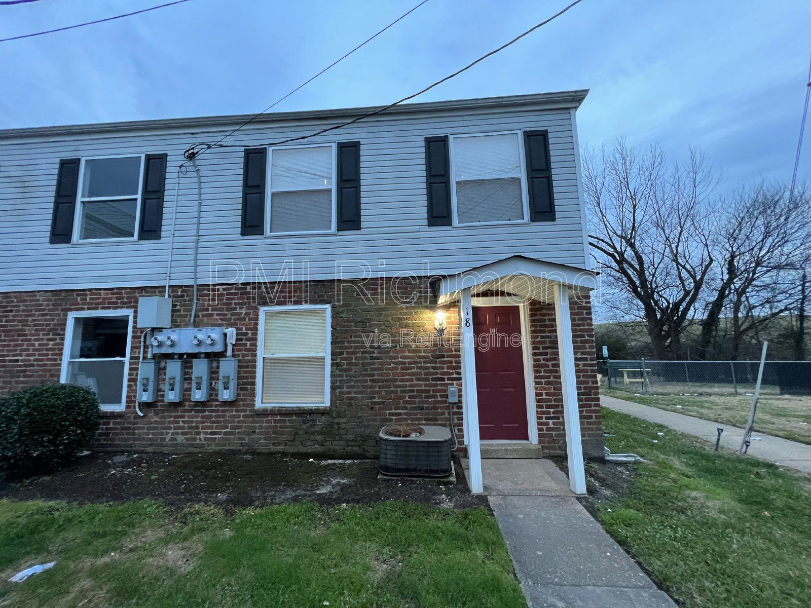 Cozy 2 Bed, 1 Bath End Unit Condo in Villas of Oakwood in Richmond! property image