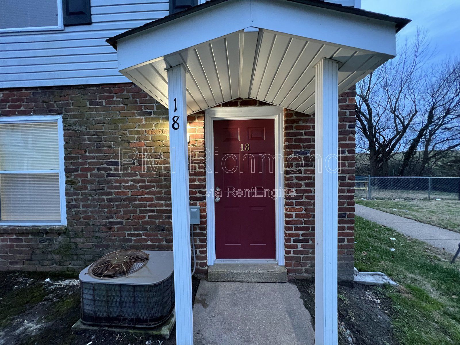 Cozy 2 Bed, 1 Bath End Unit Condo in Villas of Oakwood in Richmond! property image