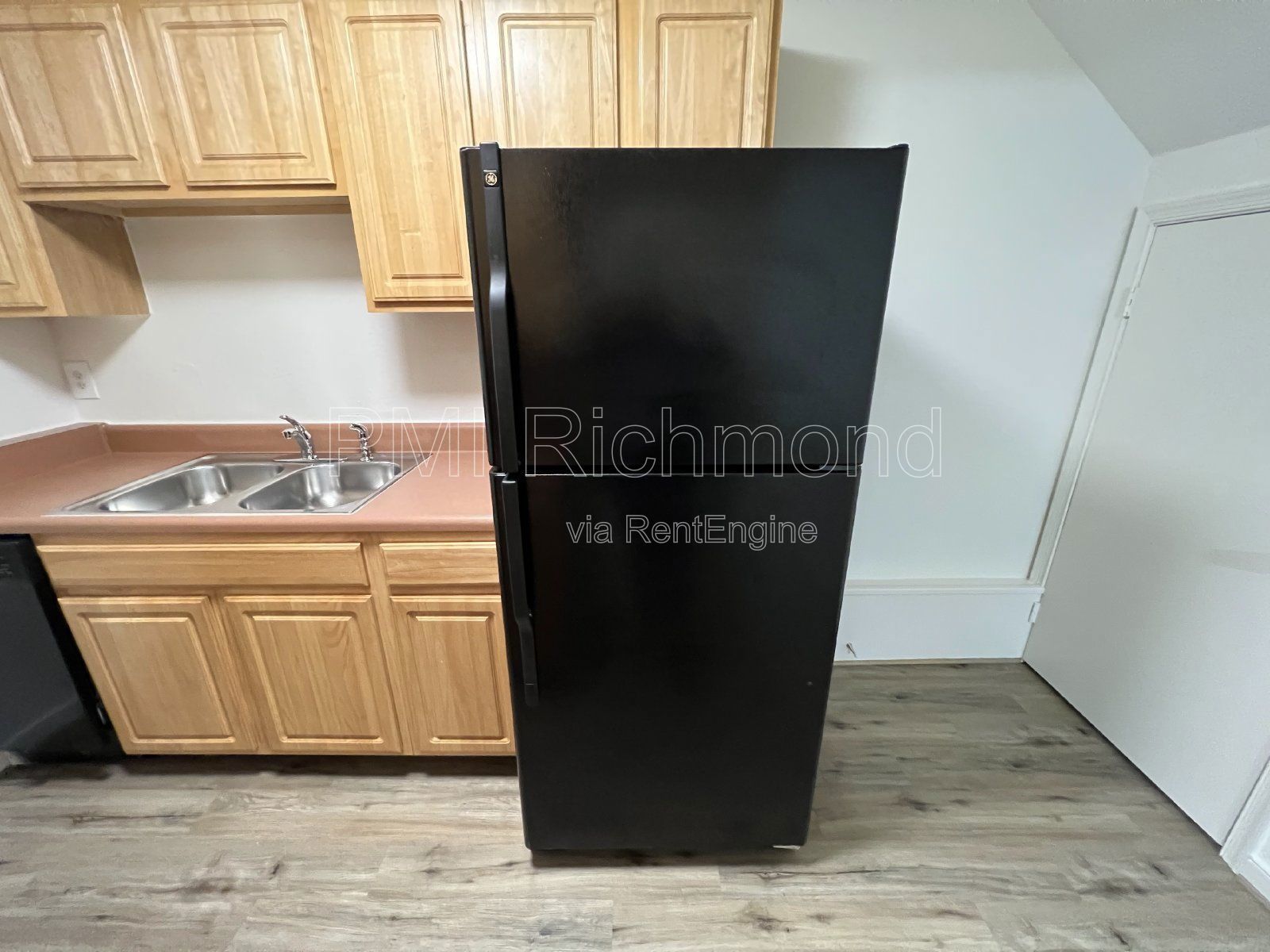 Cozy 2 Bed, 1 Bath End Unit Condo in Villas of Oakwood in Richmond! property image