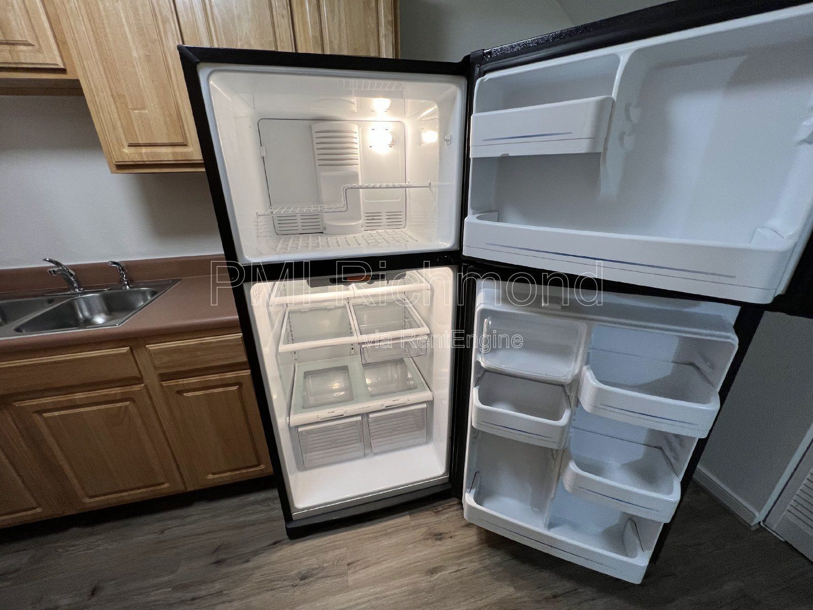 Cozy 2 Bed, 1 Bath End Unit Condo in Villas of Oakwood in Richmond! property image