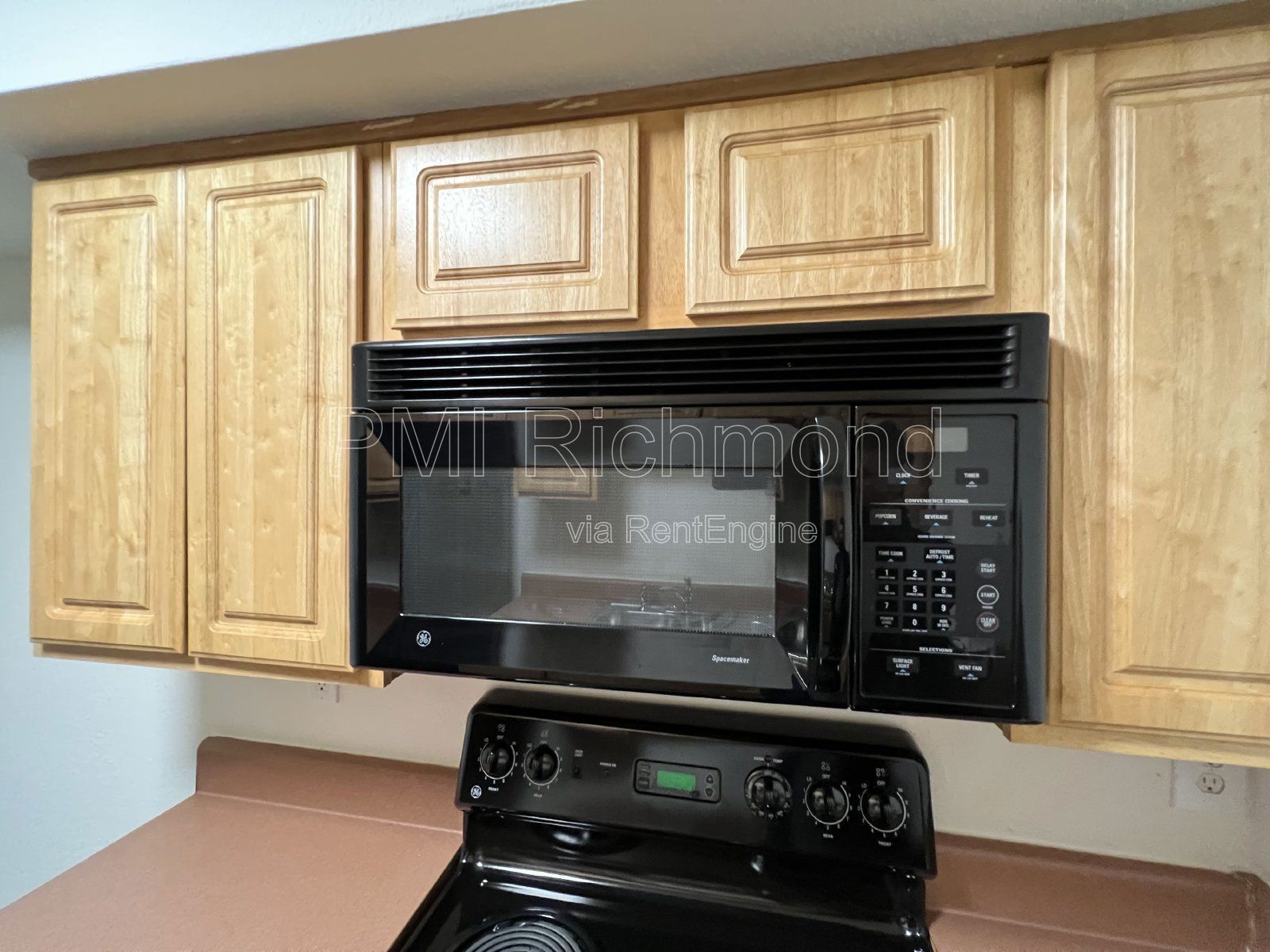 Cozy 2 Bed, 1 Bath End Unit Condo in Villas of Oakwood in Richmond! property image