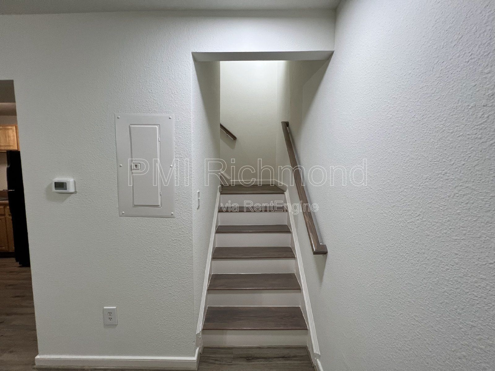 Cozy 2 Bed, 1 Bath End Unit Condo in Villas of Oakwood in Richmond! property image