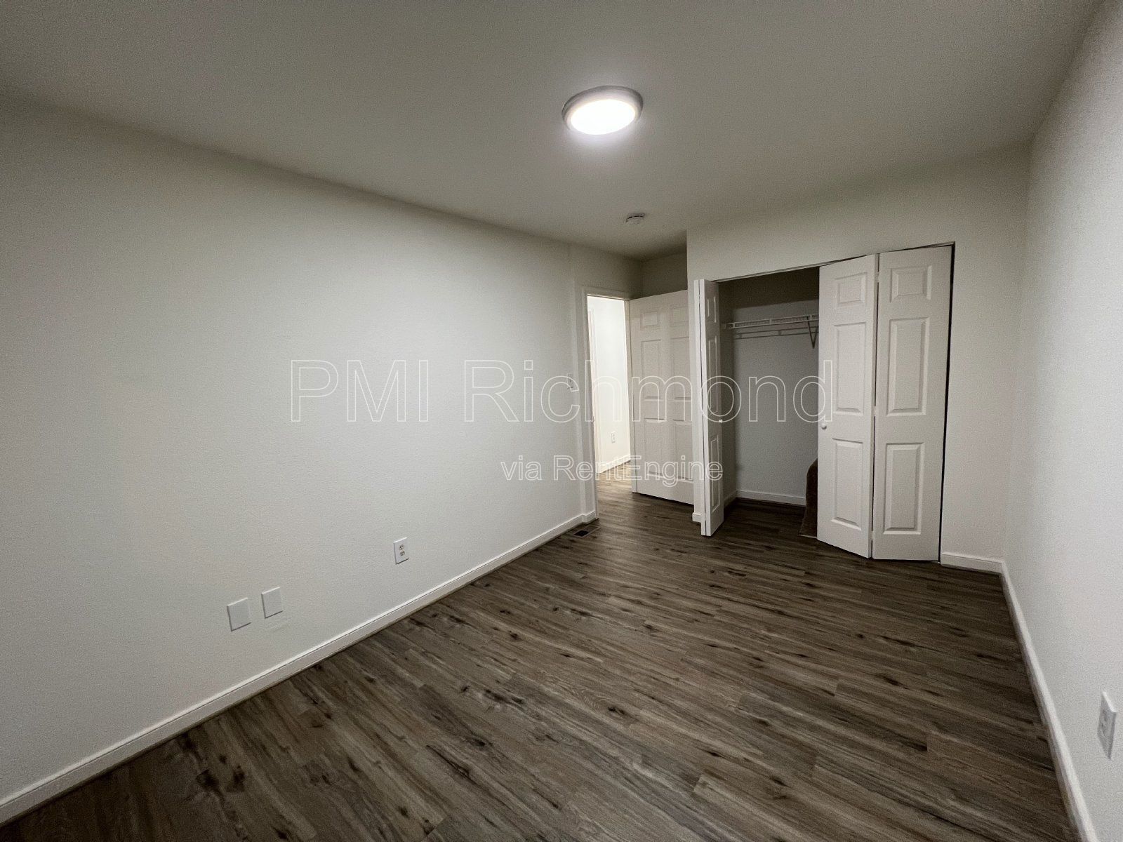 Cozy 2 Bed, 1 Bath End Unit Condo in Villas of Oakwood in Richmond! property image