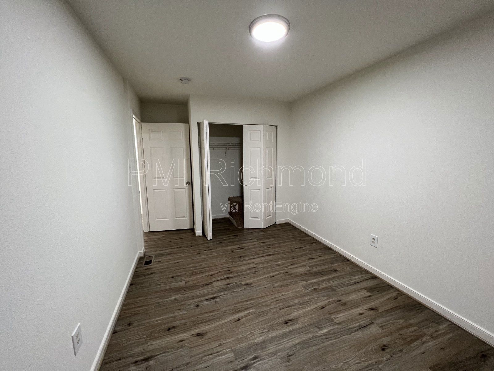 Cozy 2 Bed, 1 Bath End Unit Condo in Villas of Oakwood in Richmond! property image