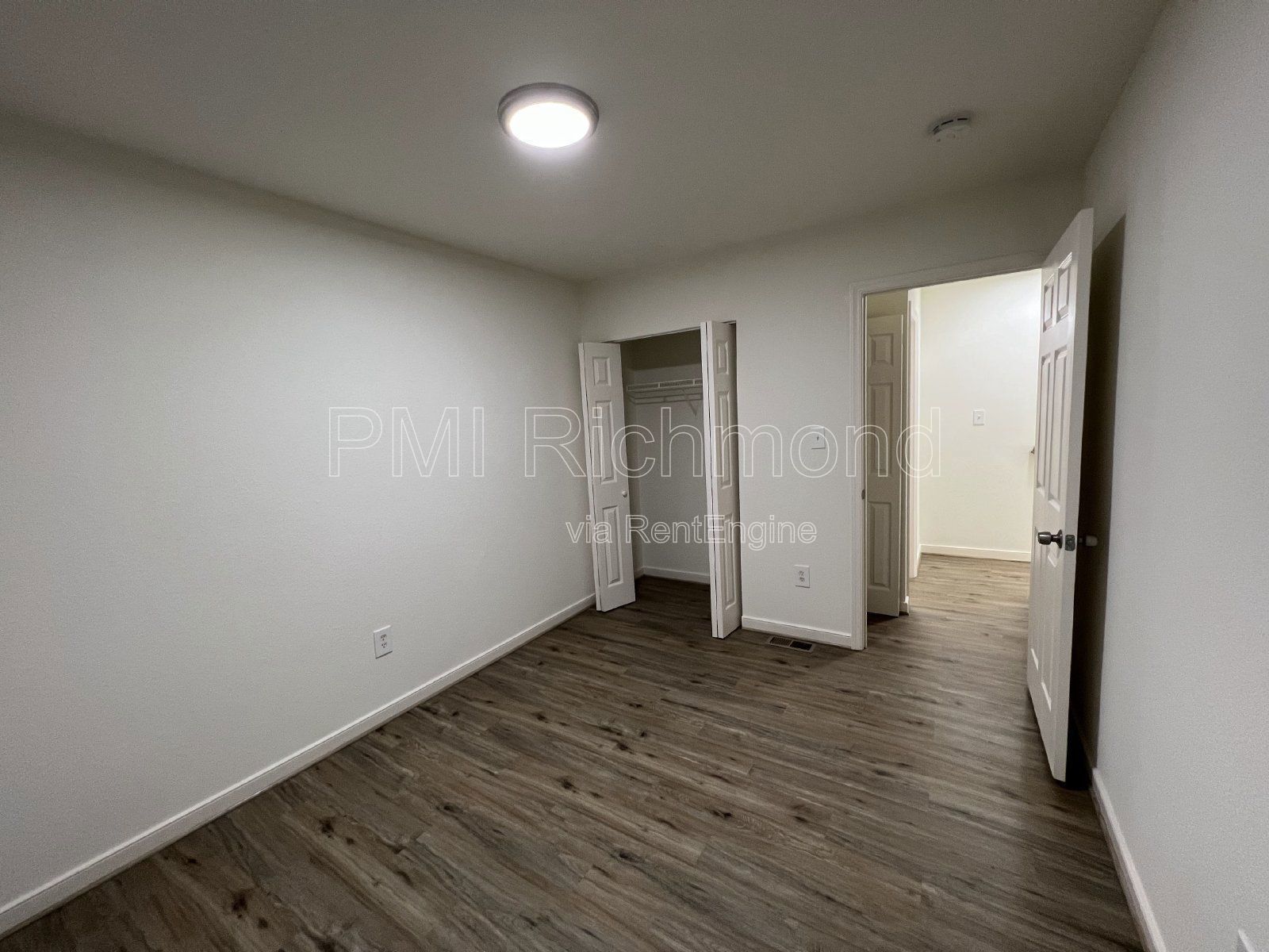 Cozy 2 Bed, 1 Bath End Unit Condo in Villas of Oakwood in Richmond! property image