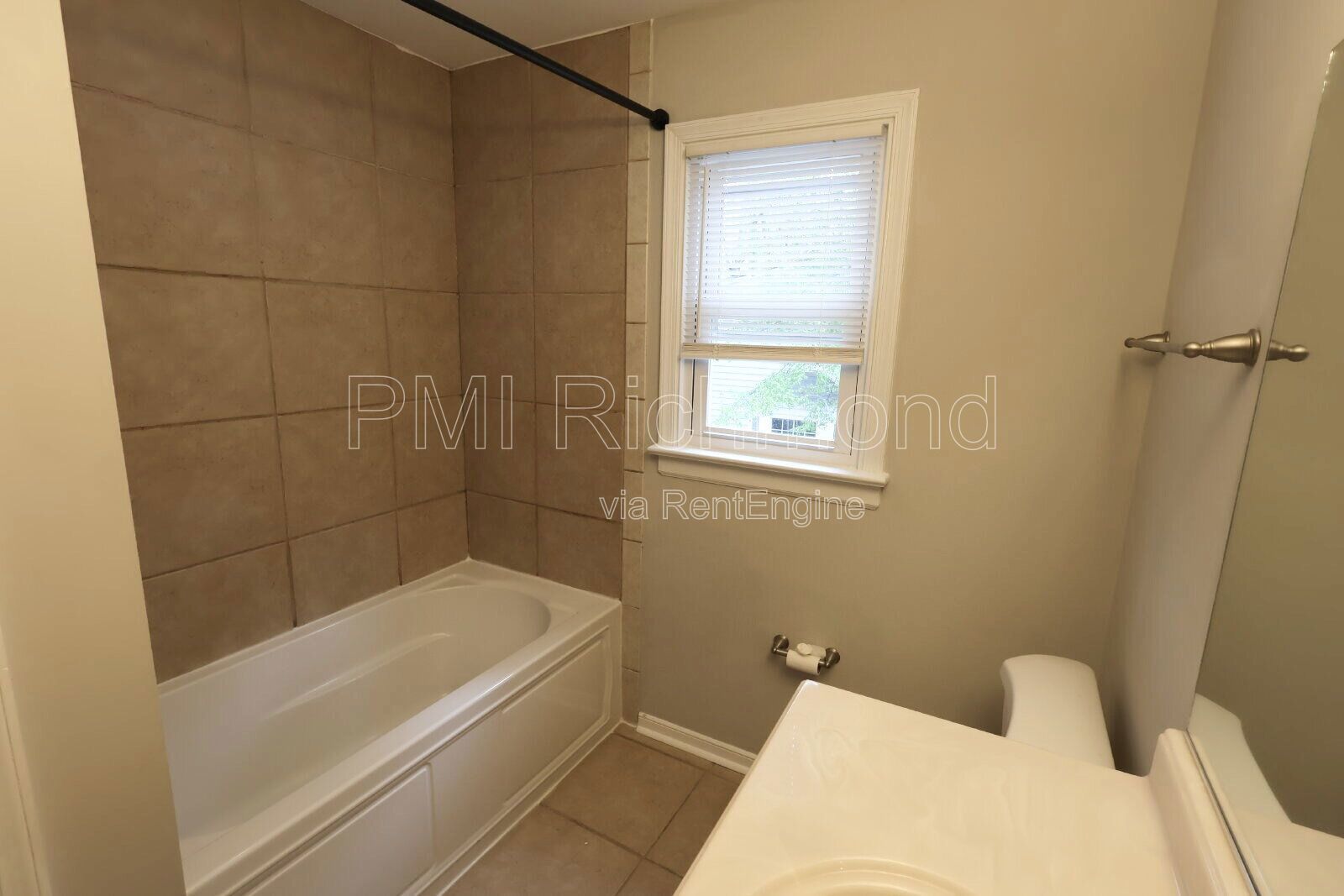 Beautiful 3-Bedroom home in Stonehenge West Subdivision! property image