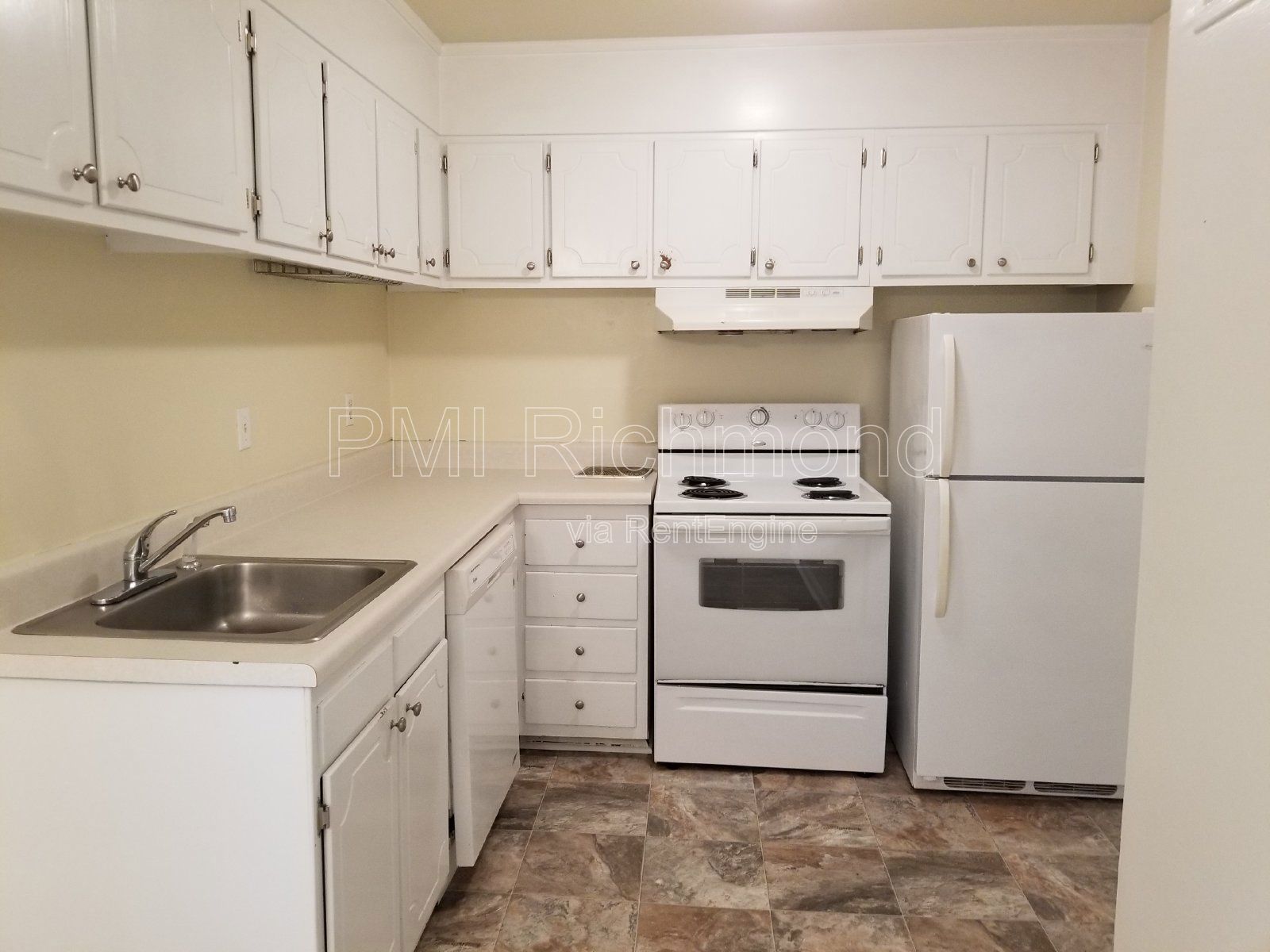 Lovely 2 Bed, 1.5 Bath Townhouse in Chesterfield! property image