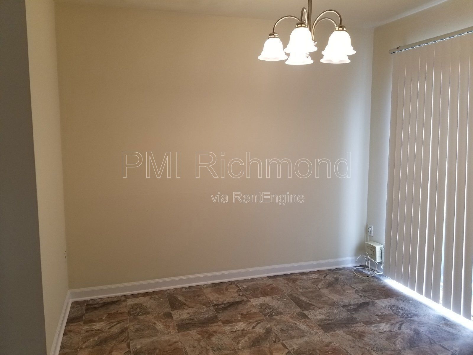 Lovely 2 Bed, 1.5 Bath Townhouse in Chesterfield! property image