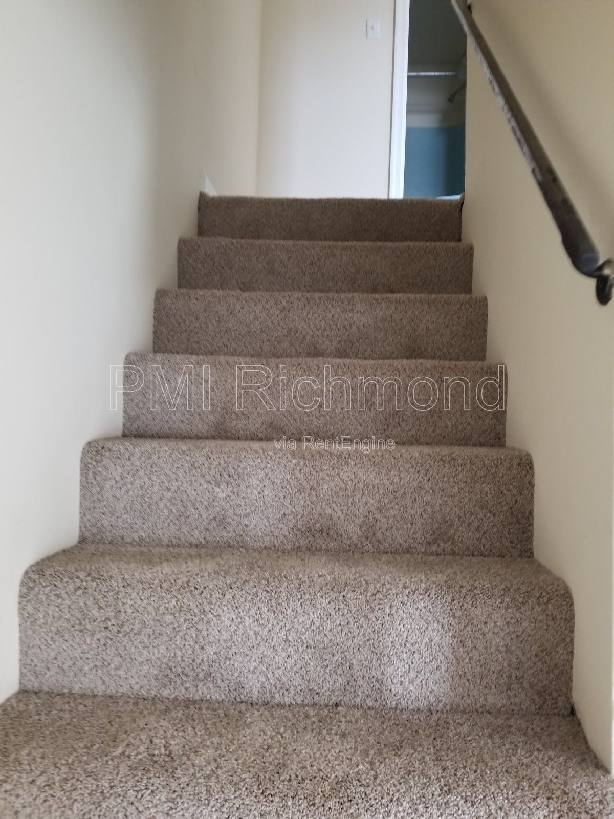 Lovely 2 Bed, 1.5 Bath Townhouse in Chesterfield! property image