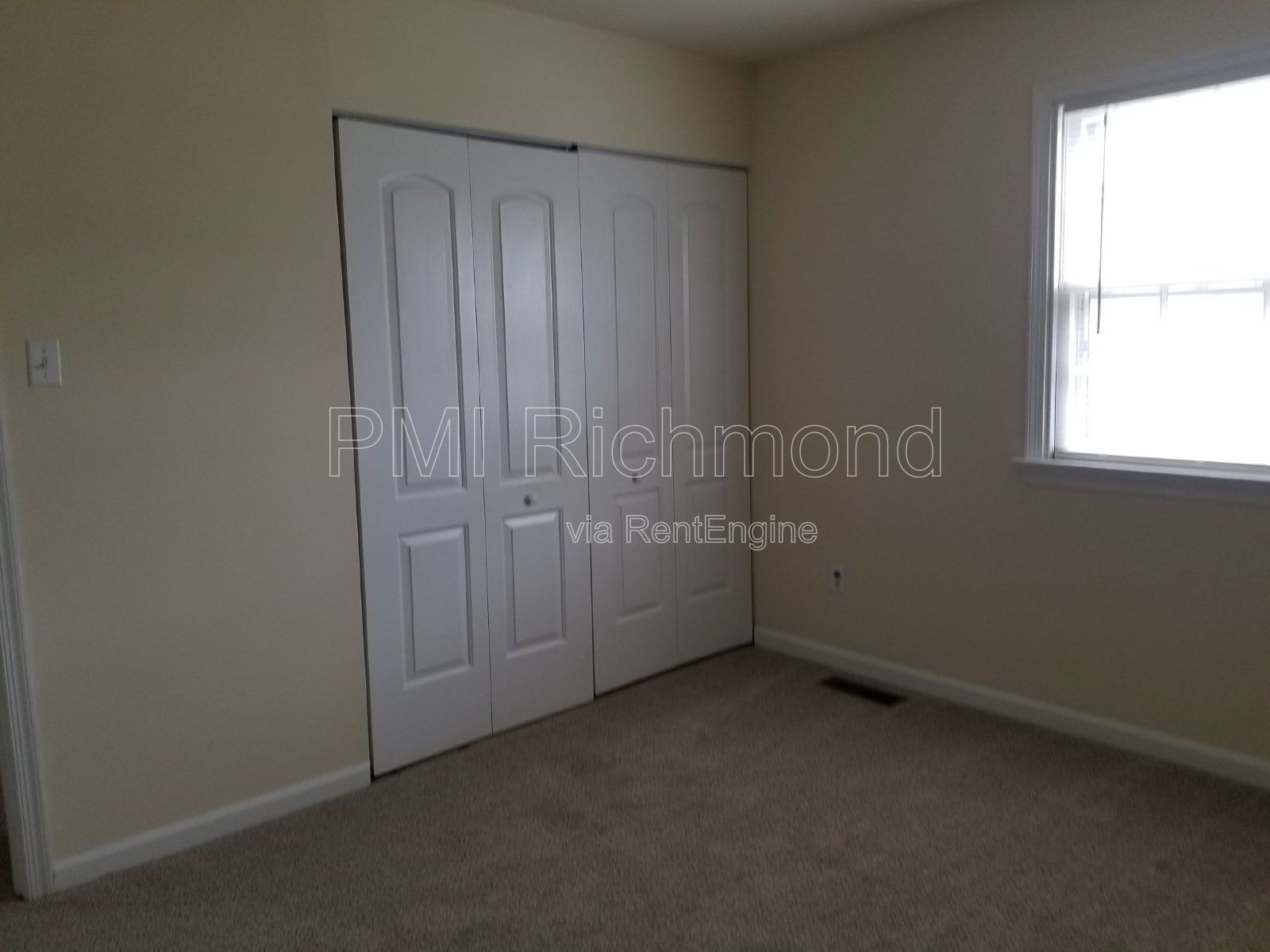 Lovely 2 Bed, 1.5 Bath Townhouse in Chesterfield! property image