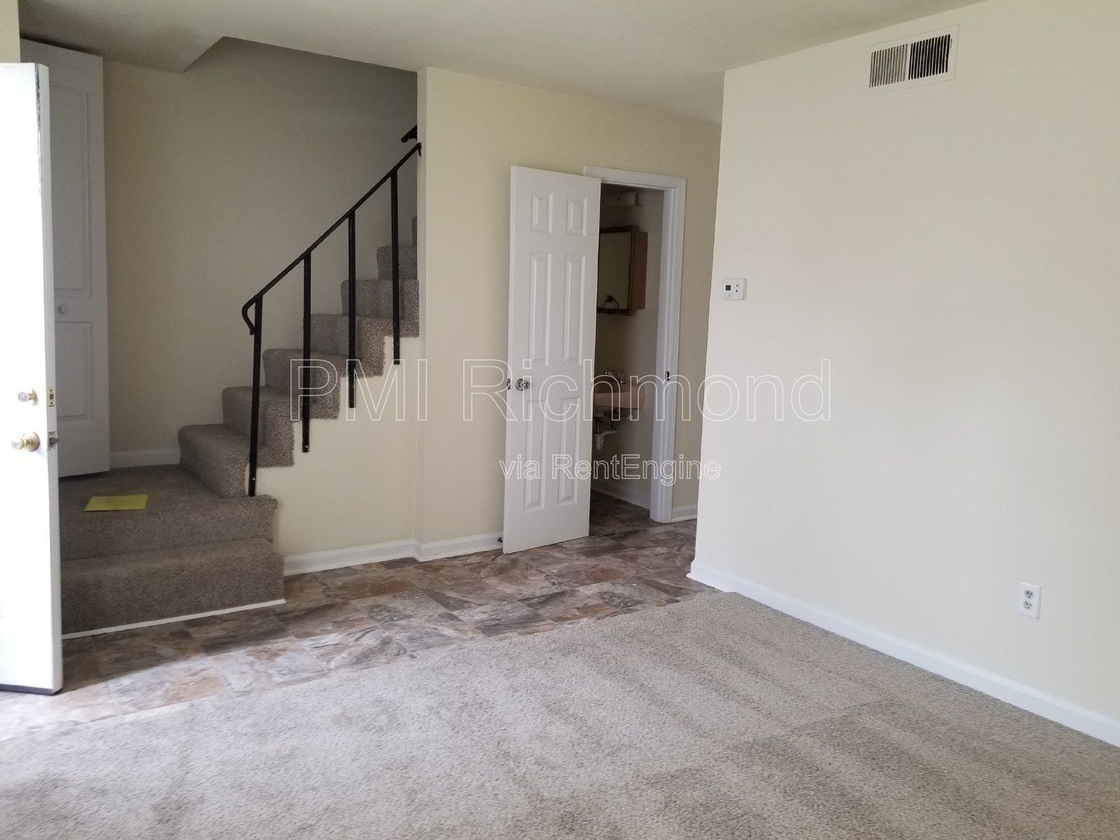 Lovely 2 Bed, 1.5 Bath Townhouse in Chesterfield! property image