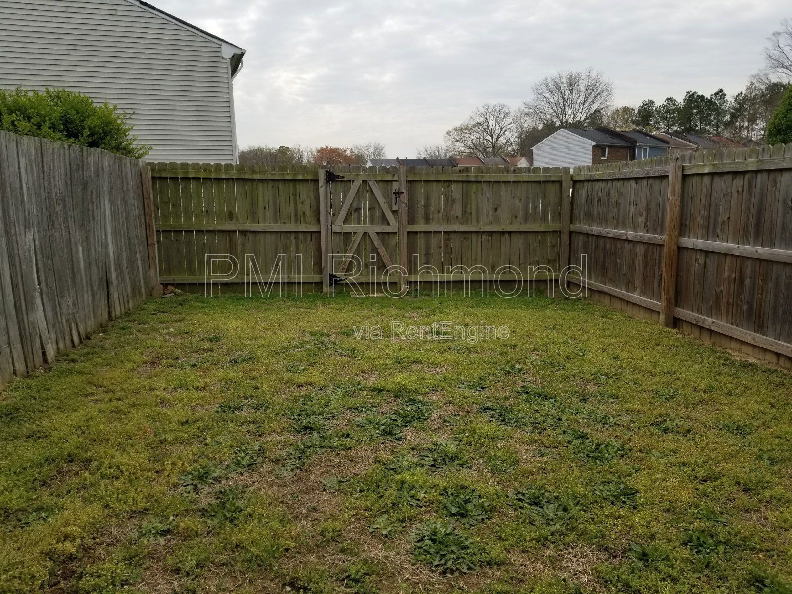 Lovely 2 Bed, 1.5 Bath Townhouse in Chesterfield! property image