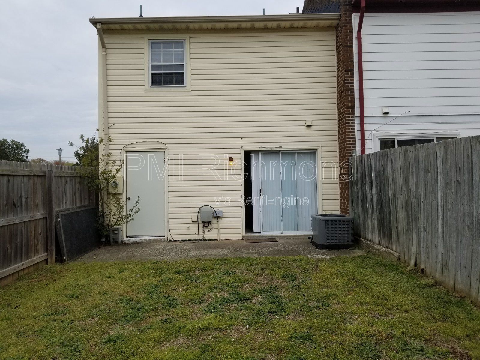 Lovely 2 Bed, 1.5 Bath Townhouse in Chesterfield! property image