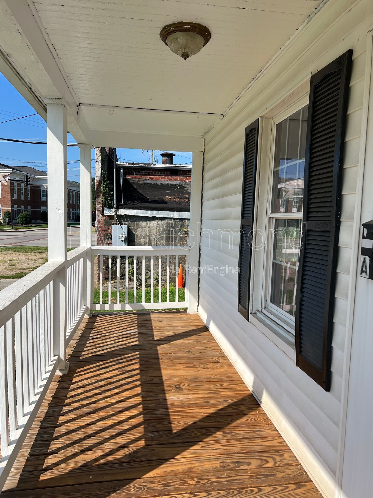 Quaint 1-Bed Duplex Unit Located in Colonial Heights! property image