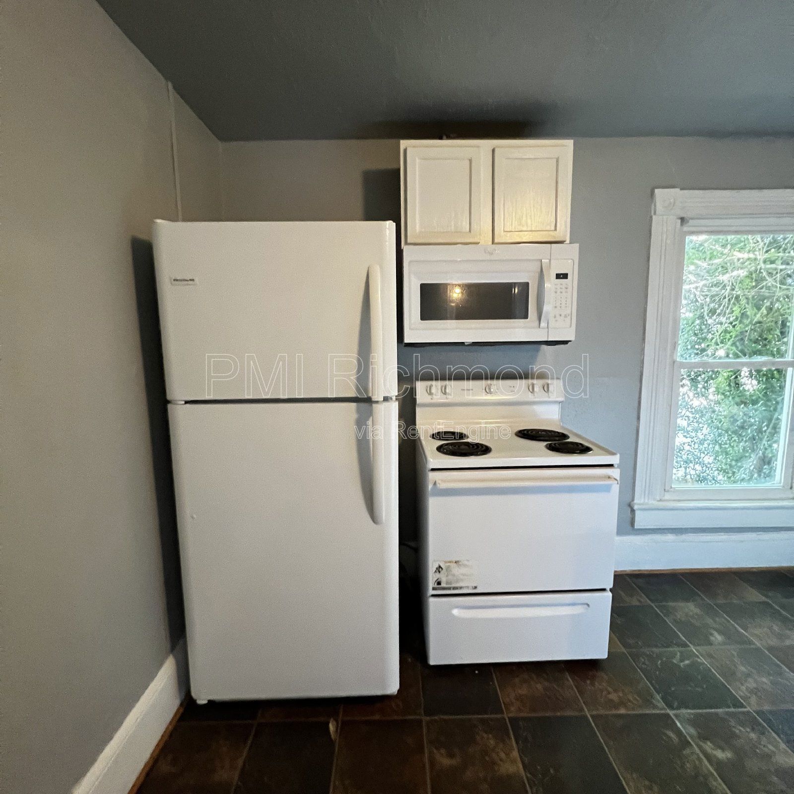 Quaint 1-Bed Duplex Unit Located in Colonial Heights! property image