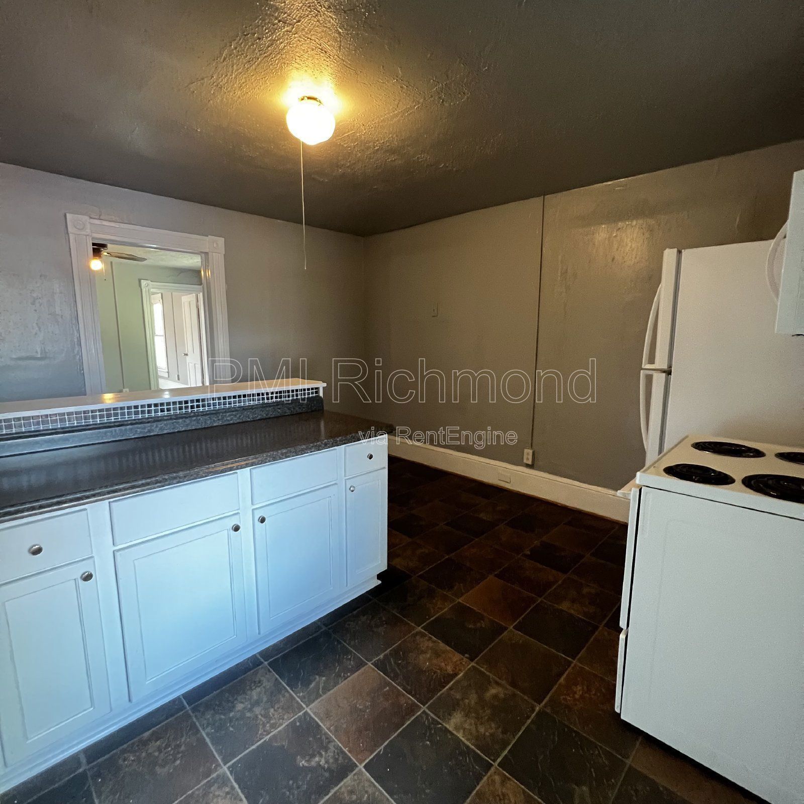 Quaint 1-Bed Duplex Unit Located in Colonial Heights! property image