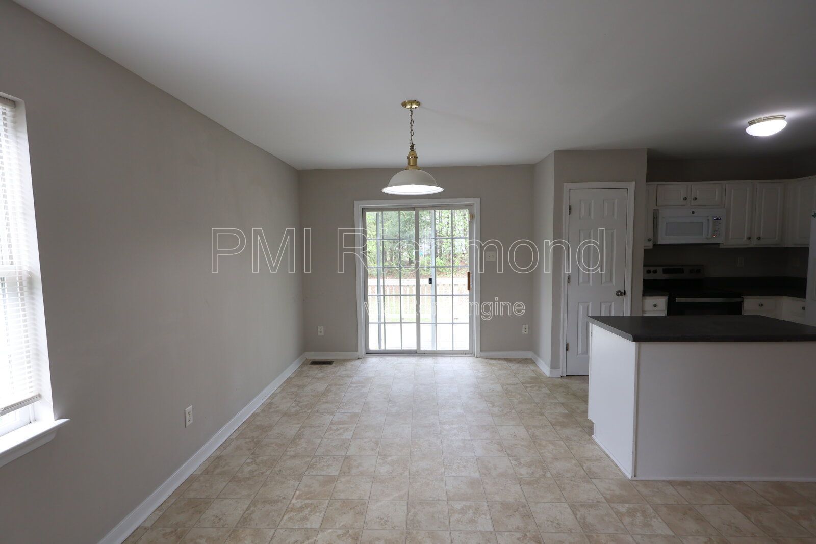 Single Family Colonial Style Home in the Cedar Grove Subdivision! property image